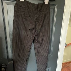 Black scrunch butt leggings